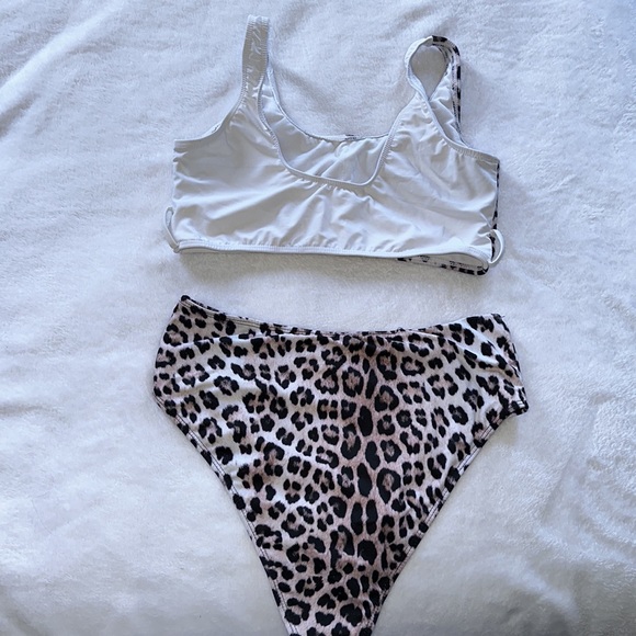 Bikinis - Picture 7 of 9